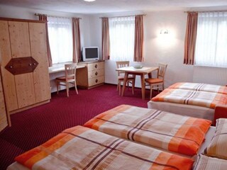 Beispielbild: Vierbettzimmer mit Sitzecke