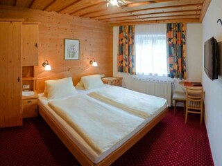 Beispielbild Doppelzimmer mit Teppichboden