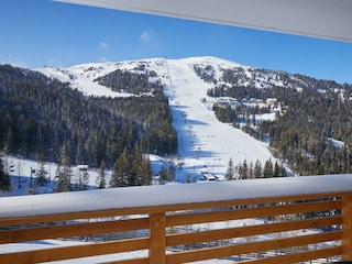 Alpenwohnen mit Aussicht auf die umliegenden Berge