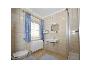 Badezimmer mit Dusche/WC