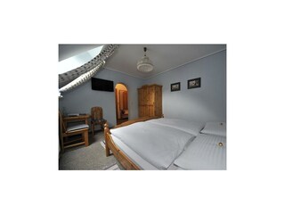 Mansardenzimmer, WC und Dusche sind getrennt!