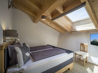 New Mountain Schlafzimmer mit Fernseher