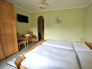 gemütliches Zimmer mit Balkon - Nachmittagssonne!