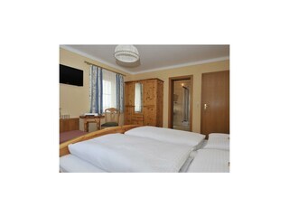 Zimmer 3 mit Zugang zu Bad