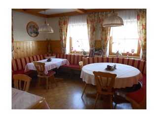 Sonniger Frühstücksraum