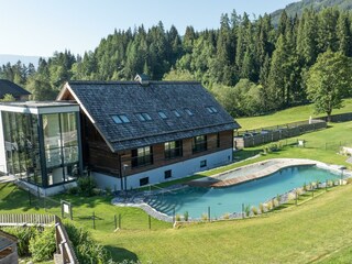 Garten mit Spielplatz