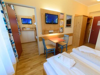 doppelbett-appartement-jufa-hotel-lungau-large-tv-