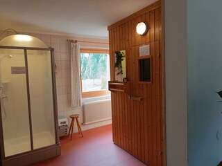 Duschkabine in der Sauna