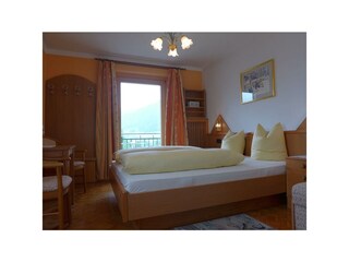 Schlafzimmer 1
