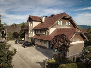 20210615_LuefteneggerAppartmenthausAussen_Drohne_0