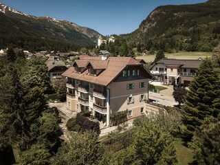 20210615_LuefteneggerAppartmenthausAussen_Drohne_0