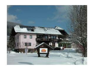 Hausansicht Garten Winter