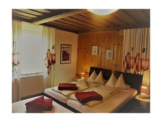 Mehrbettzimmer mit Bad