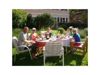 Gemütliches Beisamensein im Gartn