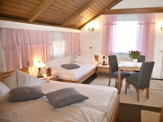 Familienzimmer mit Panoramablick und Balkon