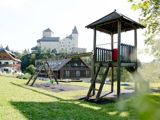 hauseigener Spielplatz für unsere Kleinen