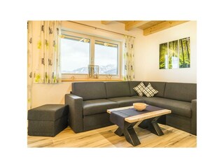 Gemütliche Fernsehstunden auf der Lodencouch