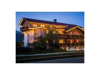Aussen vom Lärchenhof abend