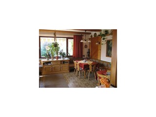 Frühstücksraum mit Gästekühlschrank