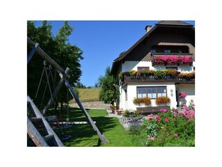 Gästehaus Bacher mit Spielplatz