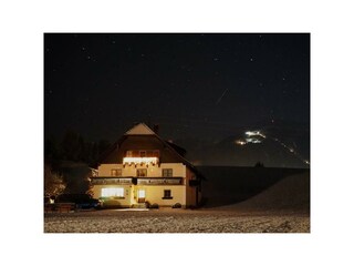 Gästehaus Bacher bei Nacht