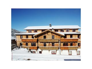 Frontal vom Lärchenhof