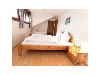 Schlafzimmer Doppelbett 200x180, Jugendbett 160x70