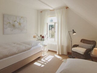 View into the 2nd bedroom with box spring mattresses (90x200)