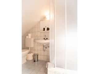Badezimmer mit Dusche & WC / Jugendzimmer