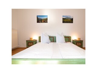 Elternschlafzimmer Doppelbett 200 x 180cm
