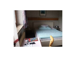 Zimmer Nr. 5 mit franz. Bett