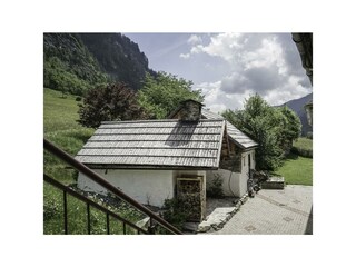 Backofen hinter dem Haus