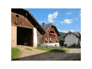 Bauernhof mit Hofeinfahrt beim Restgut