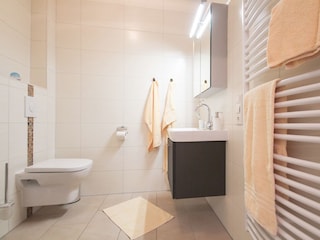Modernes Badezimmer