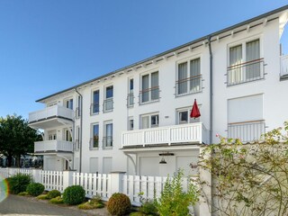 Hausansicht mit Balkon