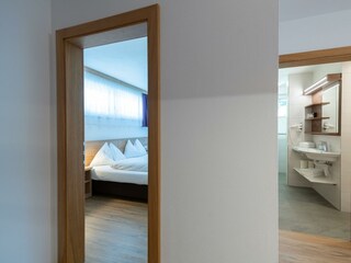 Eingang Zimmer Bad  Appart Gästehaus 4000-2666