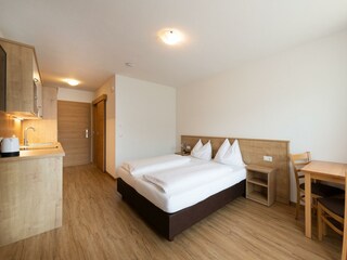 Appartementzimmer 3, 3000-1999