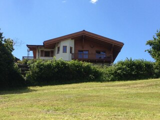 Chalet an der Piste im Herbst