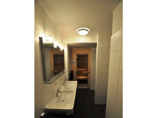 Badezimmer mit infrarot Sauna Erdgeschoss