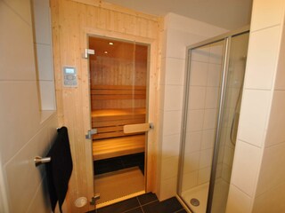 Infrared sauna and shower ground floor