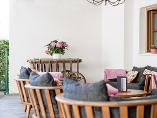 19018-amiamo-EG-Outdoor-Lounge-quer