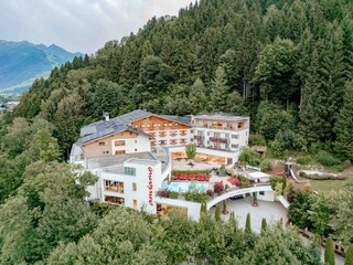 19044-amiamo-hotelansicht-drohne-hotellage