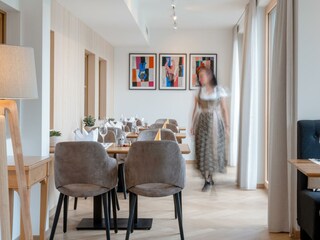 23065-restaurant-tisch-amiamo