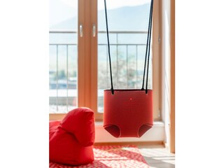 9003-8-studio-sonnenschein-amiamo-schaukel-rot-moo