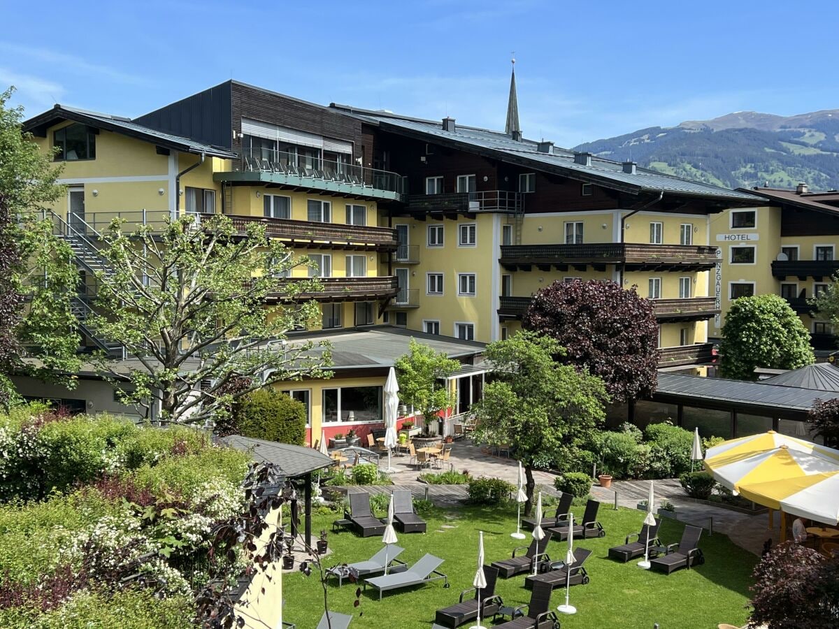 Garten mit Hotel Der Schütthof