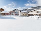 Außenaufnahme Winter Kinderhotel Zell am See