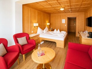 Doppelzimmer Superior Enzian Holzboden quer 3