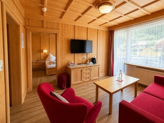 Junior Suite Edelweiß WZ Holzboden 2