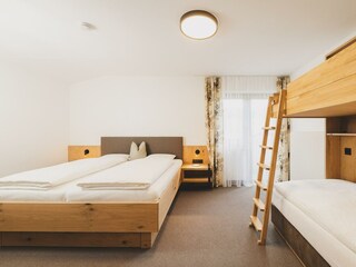 Familienzimmer mit Balkon