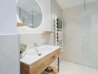 Badezimmer mit Dusche